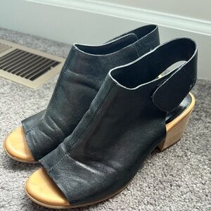 Korks Black Sandal/Boot. Size 8